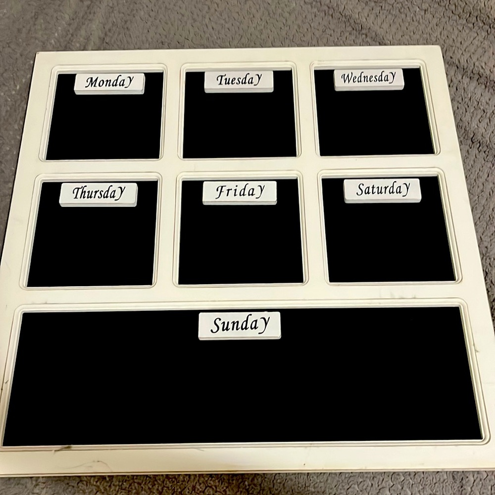 Chalk days of the week board perfect for planning out your week - Picture 1 of 1